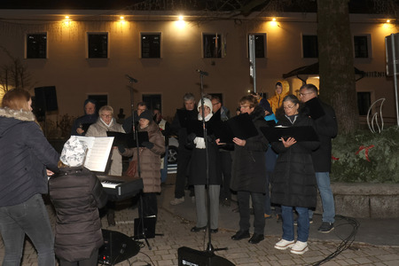 Prižig adventne svečke 05 Foto Ljubo Vukelič